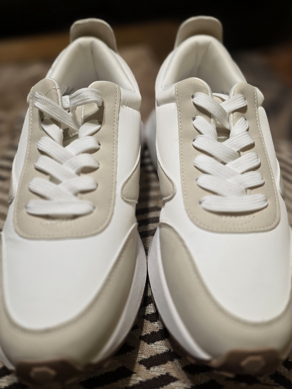 DV by Dolce Vita Women's White and Beige Low-Top Sneakers